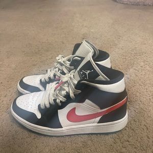 Wmns Air Jordan 1 Mid Alternate Swoosh